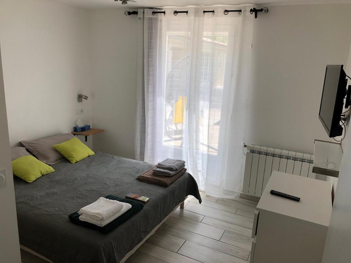 Au Milieu Des Piboules De Provence. Βίλα LʼIsle-sur-la-Sorgue Εξωτερικό φωτογραφία